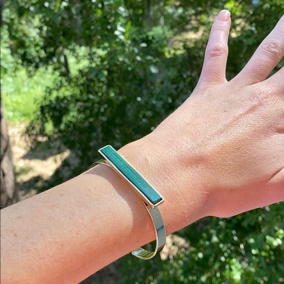 NWT Gold + Emerald Green Open Bangle Bracelet - Picture 1 of 4